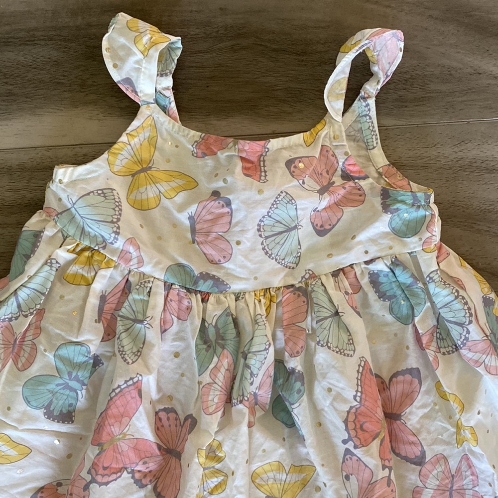 Dresses - Picture 2 of 3